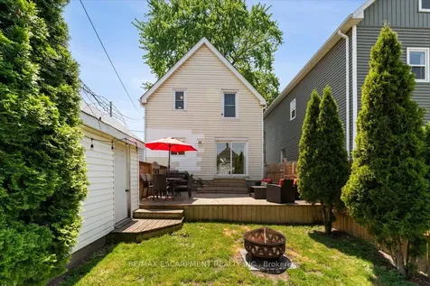 17 Craigmiller Avenue Hamilton ON L8L 3H9