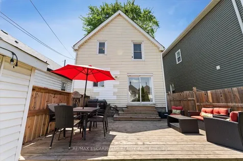 17 Craigmiller Avenue Hamilton ON L8L 3H9