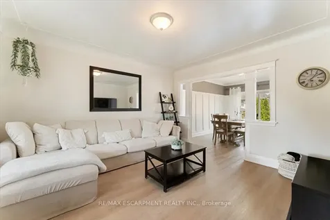 17 Craigmiller Avenue Hamilton ON L8L 3H9