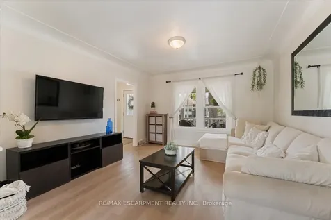 17 Craigmiller Avenue Hamilton ON L8L 3H9