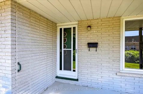 922 Wightman Avenue Peterborough ON K9J 5W7