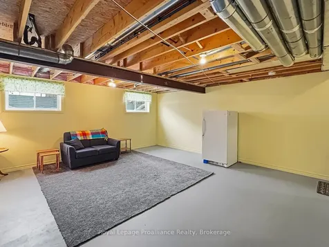 8 Tessa Boulevard Belleville ON K8N 4Z5