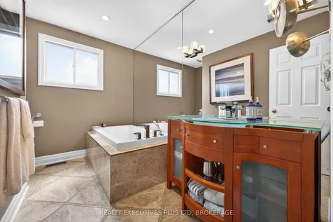 8462 Regan Drive Niagara Falls ON L2G 7P7