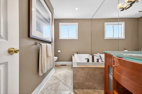 8462 Regan Drive Niagara Falls ON L2G 7P7