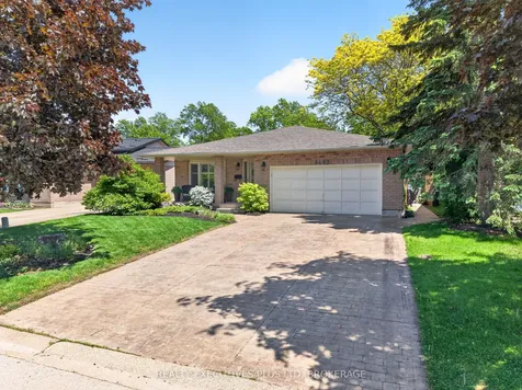 8462 Regan Drive Niagara Falls ON L2G 7P7