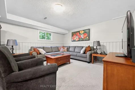 8462 Regan Drive Niagara Falls ON L2G 7P7
