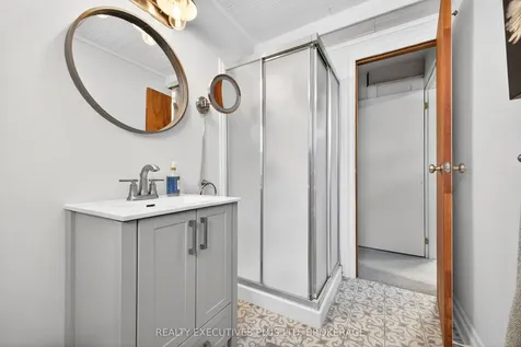 8462 Regan Drive Niagara Falls ON L2G 7P7