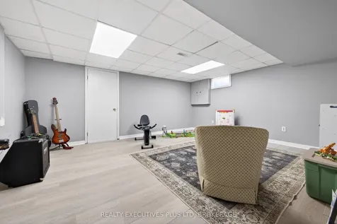 8462 Regan Drive Niagara Falls ON L2G 7P7