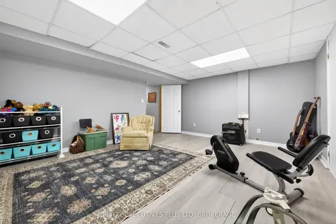 8462 Regan Drive Niagara Falls ON L2G 7P7