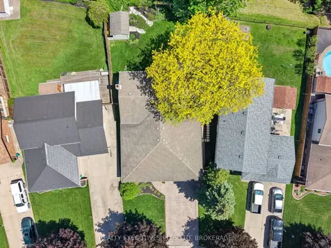 8462 Regan Drive Niagara Falls ON L2G 7P7