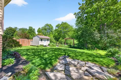 8462 Regan Drive Niagara Falls ON L2G 7P7