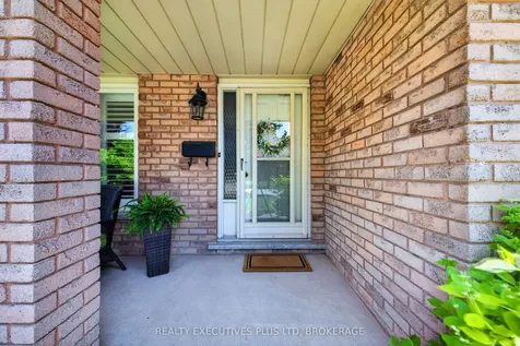 8462 Regan Drive Niagara Falls ON L2G 7P7