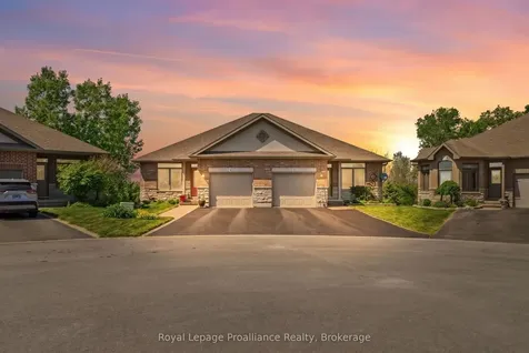 17 Hanover Court Belleville ON K8N 4Z5