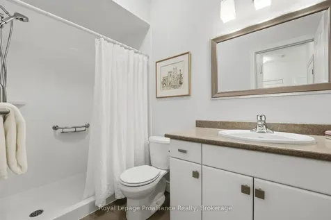 17 Hanover Court Belleville ON K8N 4Z5