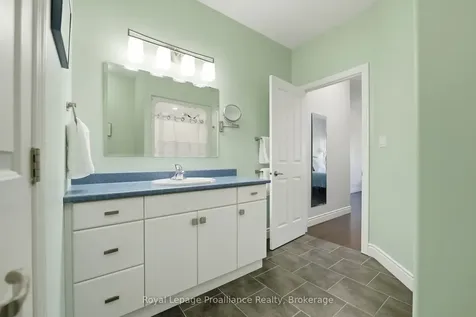 17 Hanover Court Belleville ON K8N 4Z5