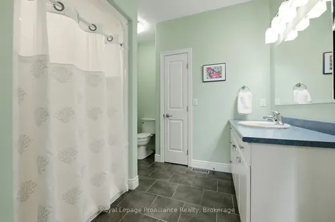 17 Hanover Court Belleville ON K8N 4Z5
