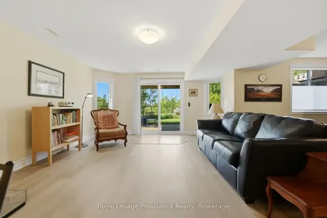 17 Hanover Court Belleville ON K8N 4Z5