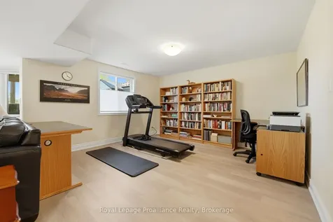 17 Hanover Court Belleville ON K8N 4Z5