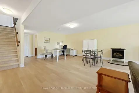 17 Hanover Court Belleville ON K8N 4Z5