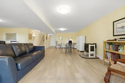 17 Hanover Court Belleville ON K8N 4Z5