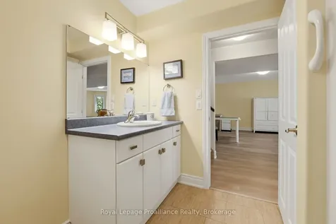 17 Hanover Court Belleville ON K8N 4Z5