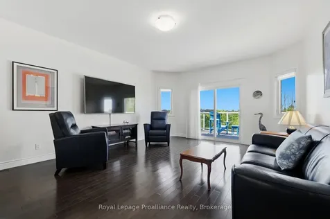 17 Hanover Court Belleville ON K8N 4Z5