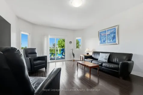 17 Hanover Court Belleville ON K8N 4Z5