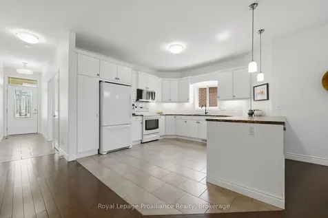 17 Hanover Court Belleville ON K8N 4Z5