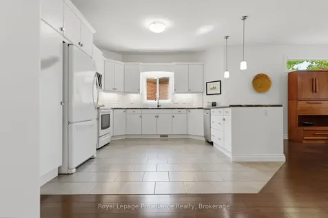 17 Hanover Court Belleville ON K8N 4Z5