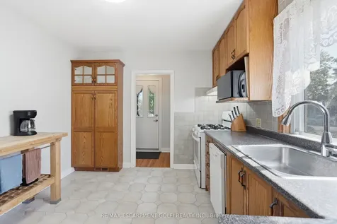 764 Brucedale Avenue E Hamilton ON L8V 1R9