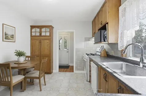764 Brucedale Avenue E Hamilton ON L8V 1R9