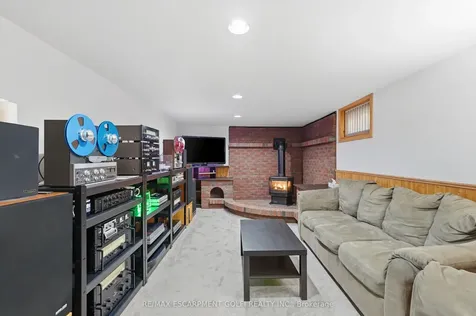 764 Brucedale Avenue E Hamilton ON L8V 1R9