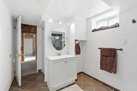 764 Brucedale Avenue E Hamilton ON L8V 1R9