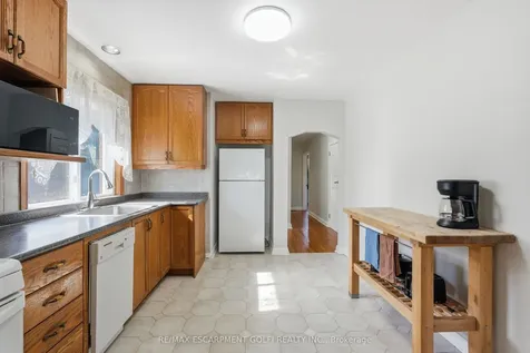 764 Brucedale Avenue E Hamilton ON L8V 1R9