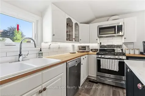 8 Tolhurst Avenue Brant ON N0E 1N0