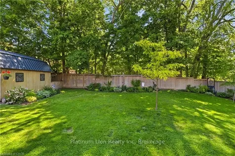 8 Tolhurst Avenue Brant ON N0E 1N0
