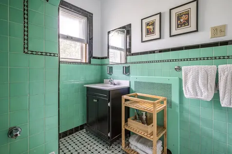 125 Delaware Avenue Hamilton ON L8M 1V2