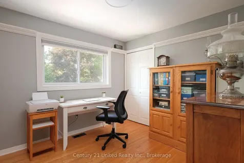 1233 Franklin Drive Peterborough ON K9H 6Z3