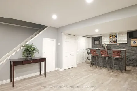 1233 Franklin Drive Peterborough ON K9H 6Z3