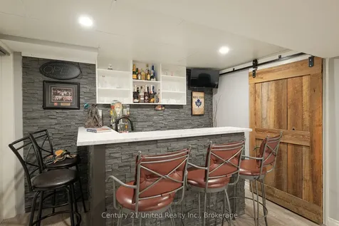 1233 Franklin Drive Peterborough ON K9H 6Z3