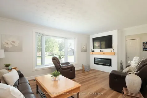 1233 Franklin Drive Peterborough ON K9H 6Z3