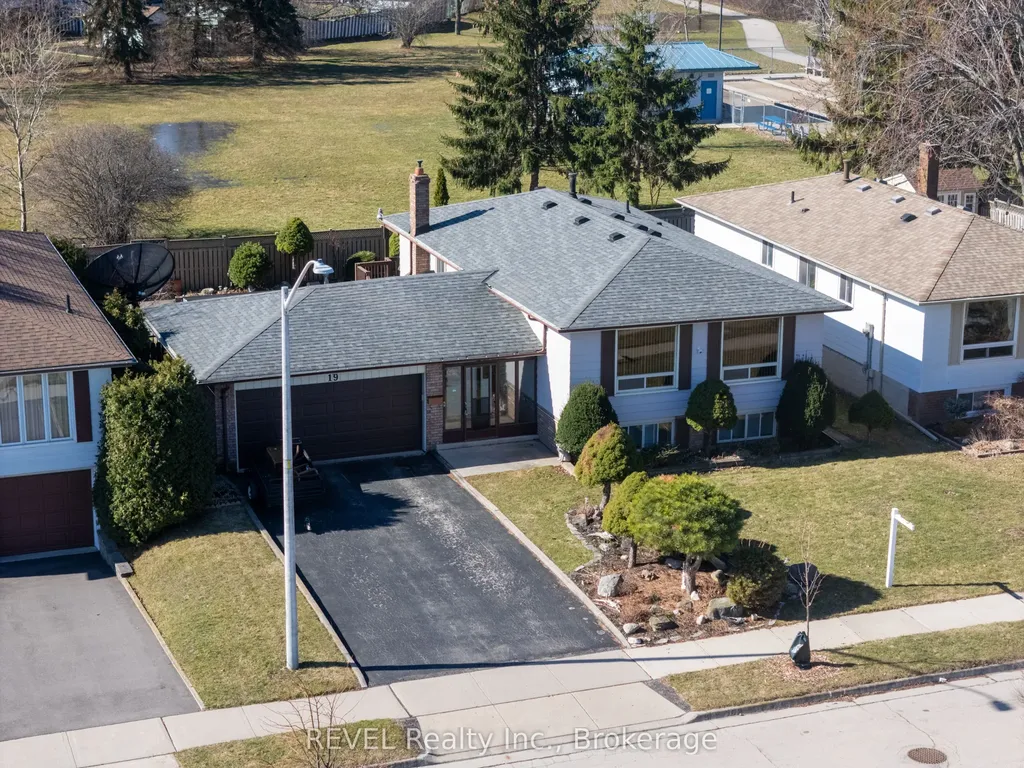 19 Lynwood Drive Hamilton ON L8E 3E7