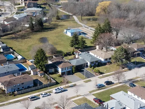 19 Lynwood Drive Hamilton ON L8E 3E7