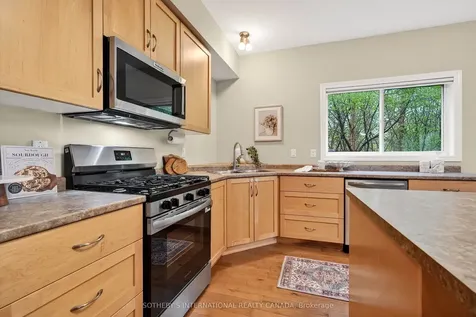 40 Maplevale Drive Hamilton ON L9G 0C5