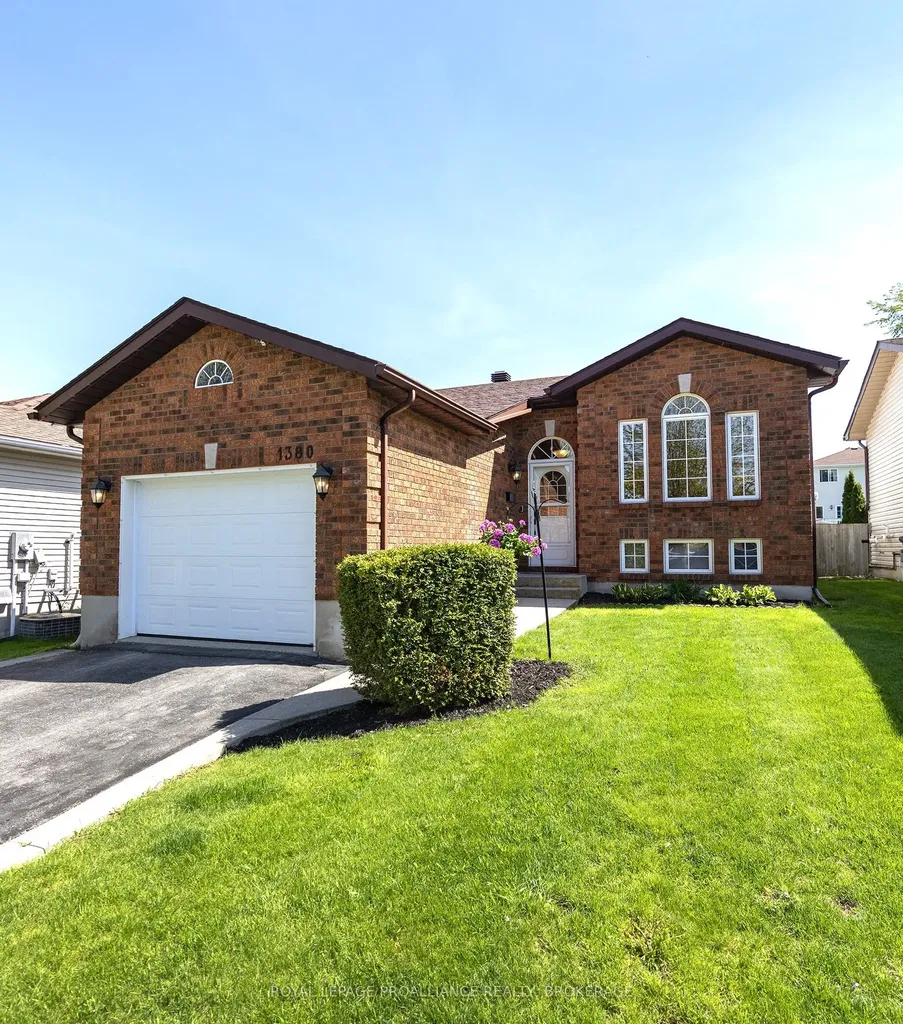 1380 Fisher Crescent Kingston ON K7M 8T2