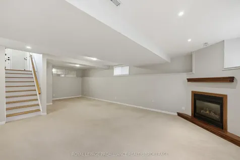 1380 Fisher Crescent Kingston ON K7M 8T2