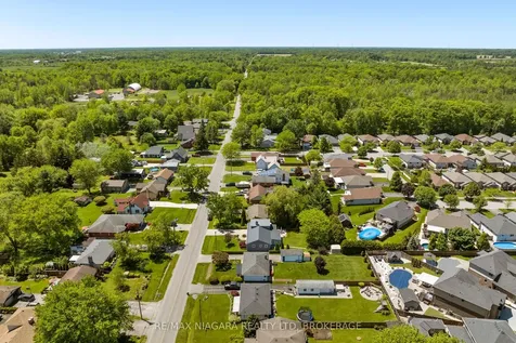 44 Chantler Road Welland ON L3C 4M5