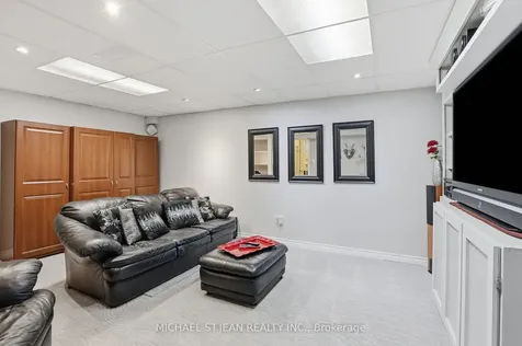 16 Woodland Drive Welland ON L3C 7C9