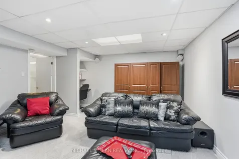 16 Woodland Drive Welland ON L3C 7C9