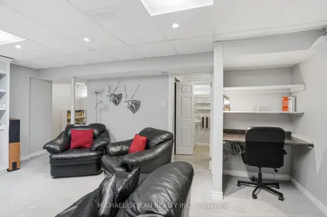 16 Woodland Drive Welland ON L3C 7C9